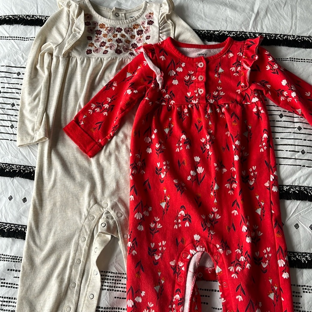 Bundle of 2 Adorable Carter’s Long Sleeve Jumpsuits EUC 24 Months